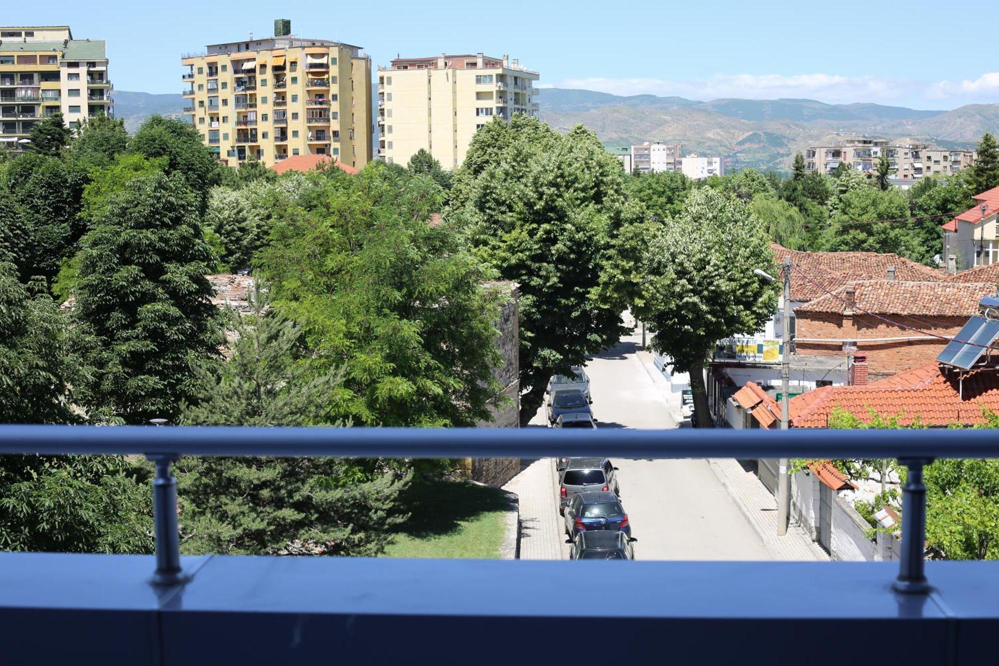 Sky View Hotel Korce Exterior foto